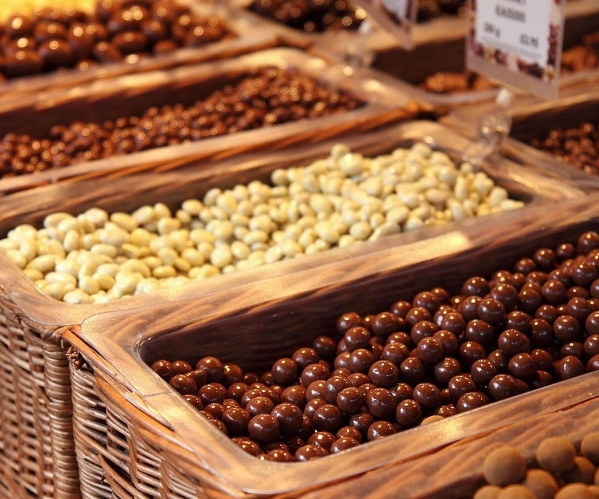 Tatlı ve şeker koleksiyonumuzun sergilendiği vitrin